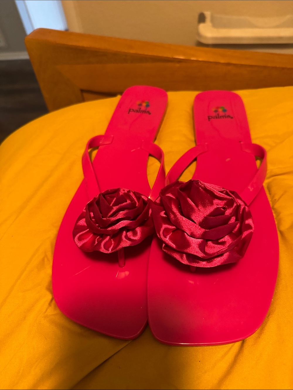 Palms Women’s Hot Pink Floral Jelly Flip Flop Sandals